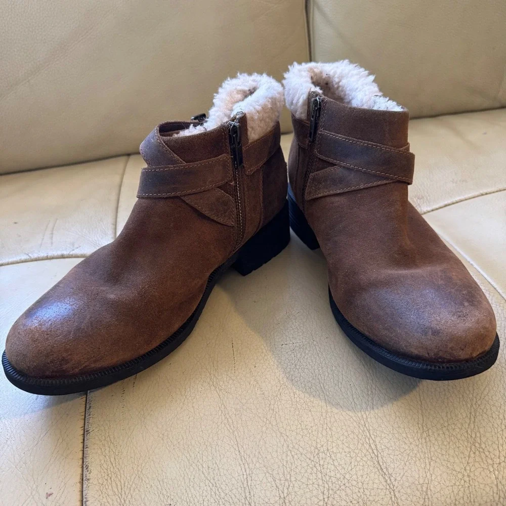 UGG Elora Brown Suede Shearling Lined Buckle Ankle Boots 1095151 Womens 9‎